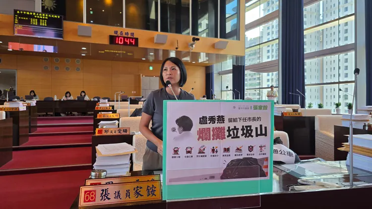 市議員張家銨今質詢時披露受害女課長因來自長官的壓力企圖尋短，一度被發出病危通知。張家銨服務處提供