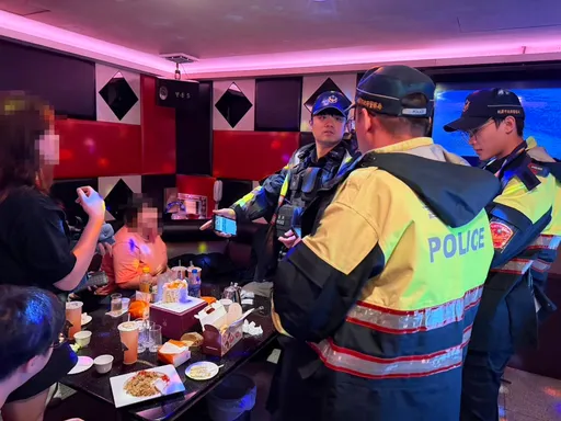 雷霆除暴再出擊！外籍車手ATM狂領現金露餡　桃警查扣10萬贓款