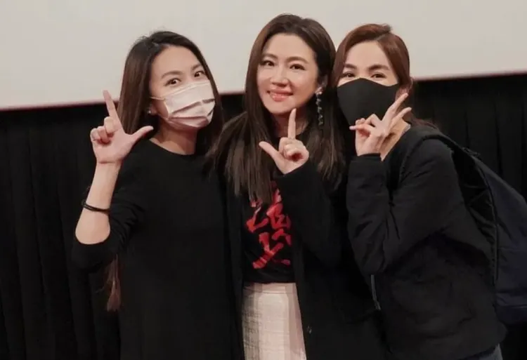 女子天團「S.H.E」今天滿25歲了。翻攝Selina IG