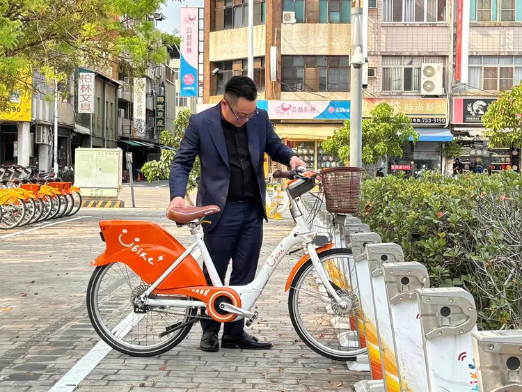 童子瑋認為，基隆確實存在山坡多、道路狹窄、地形起伏大的問題，但這並不代表共享自行車沒有發展空間。資料照片