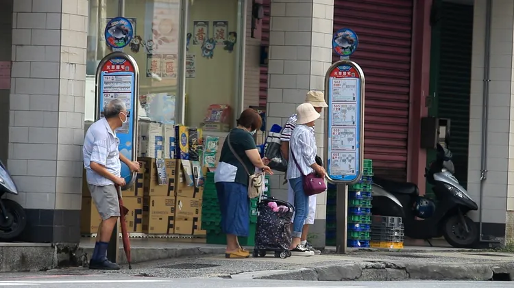 基隆市民外出相當倚重大眾運輸工具。葉先鵬攝