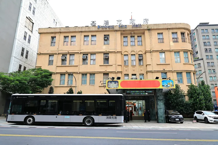 基隆市府日前表示將在年底前投入30輛電動巴士。翻攝照片
