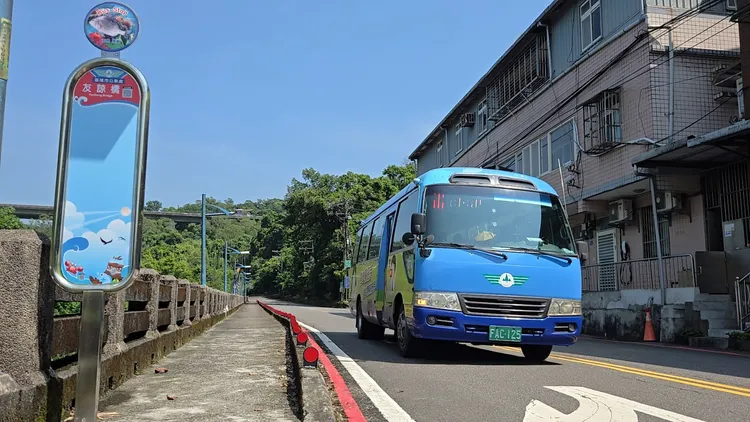 七堵偏遠地區也規劃小巴通行，但民眾搭乘比例偏低。葉先鵬攝