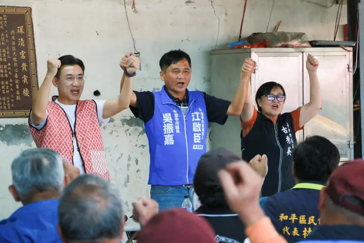 江啟臣與市議員參選人吳振嘉、古秀英共同發表原住民五大政策。江啟臣競總提供