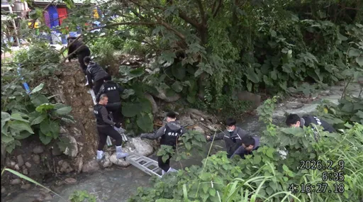 桃園市專勤隊拂曉渡溪突襲豆干廠　揪出20名非法移工