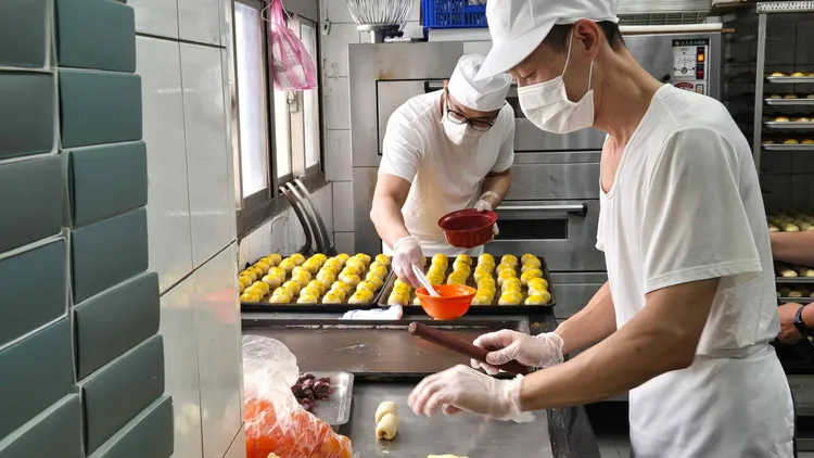 基隆看守所的蛋黃酥由2名收容人負責製作。葉先鵬攝