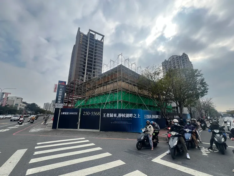 接待中心搭建後又撤場，主因是代銷跟建商對於價格認知落差大。資料照片