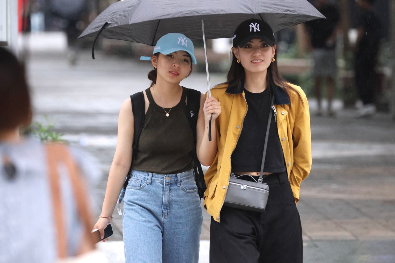 一早涼剩18℃!明要變天了 1圖看懂週末雨區