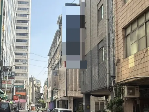 退房不見人影！房務員敲門沒人應　警察進房驚見她陳屍床上
