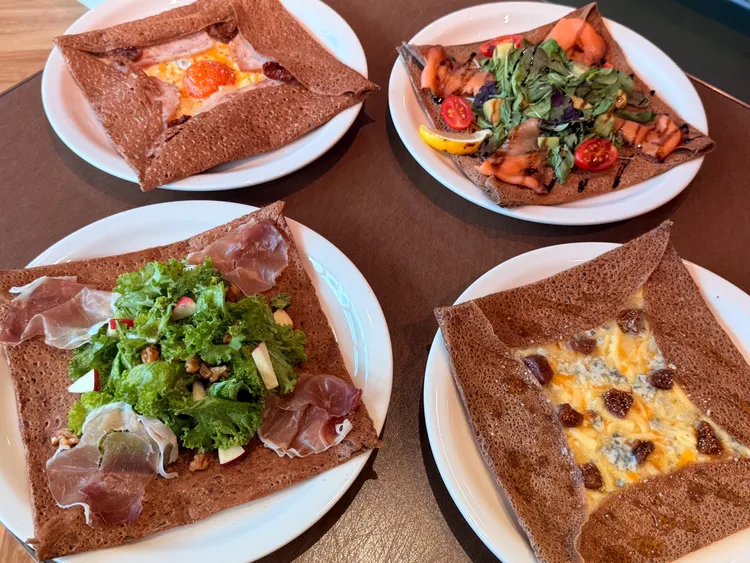 日本人氣餐點「蕎麥薄餅」大巨蛋店同步登場。陳揚盛攝