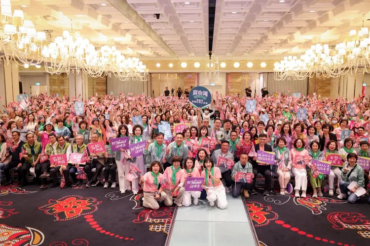 賴瑞隆「瑞隆姊妹會」20日舉行成立大會。翻攝畫面