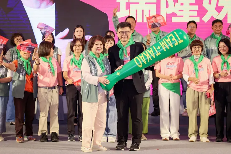 陳其邁母親陳辜美貴擔任「瑞隆姊妹會」榮譽總會長。翻攝畫面