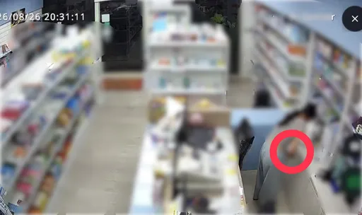 「蓋子怎麼變這麼緊？」女大生喝水後失神　男藥師一度嘲諷等藥效發作