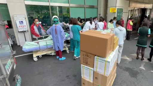 看診突遇「白煙竄出」！台南市立醫院急疏散　消防到場未見火源