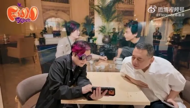 張叔平（右）協力策劃與設計《FUN SPACE》。翻攝陳淑芬微博