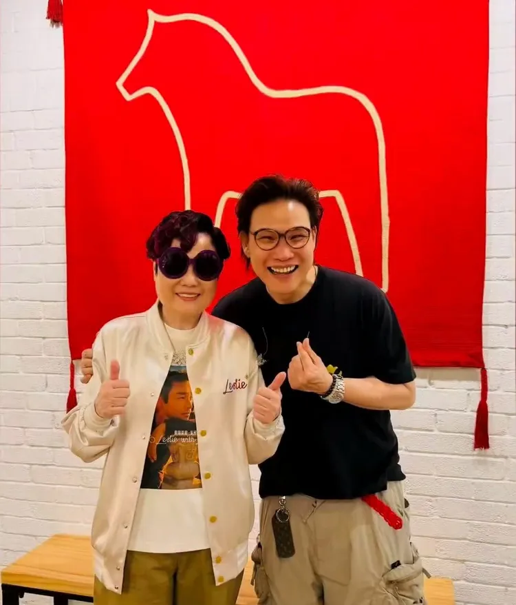 蘇永康（右）是《繼續寵愛．張國榮70誕辰．音樂會》演出嘉賓。翻攝陳淑芬微博