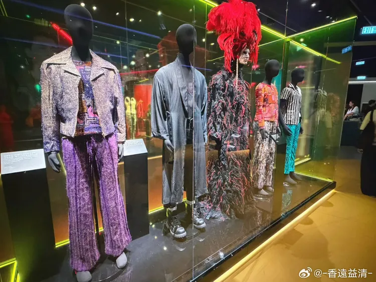 《繼續寵愛・張國榮70誕辰・紀念展》展品。翻攝-香遠益清-微博
