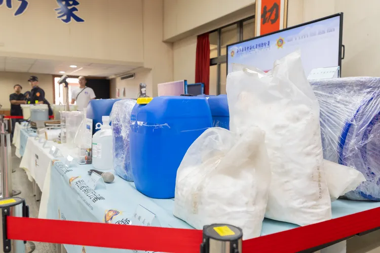 查扣毒品原料。新竹市府提供