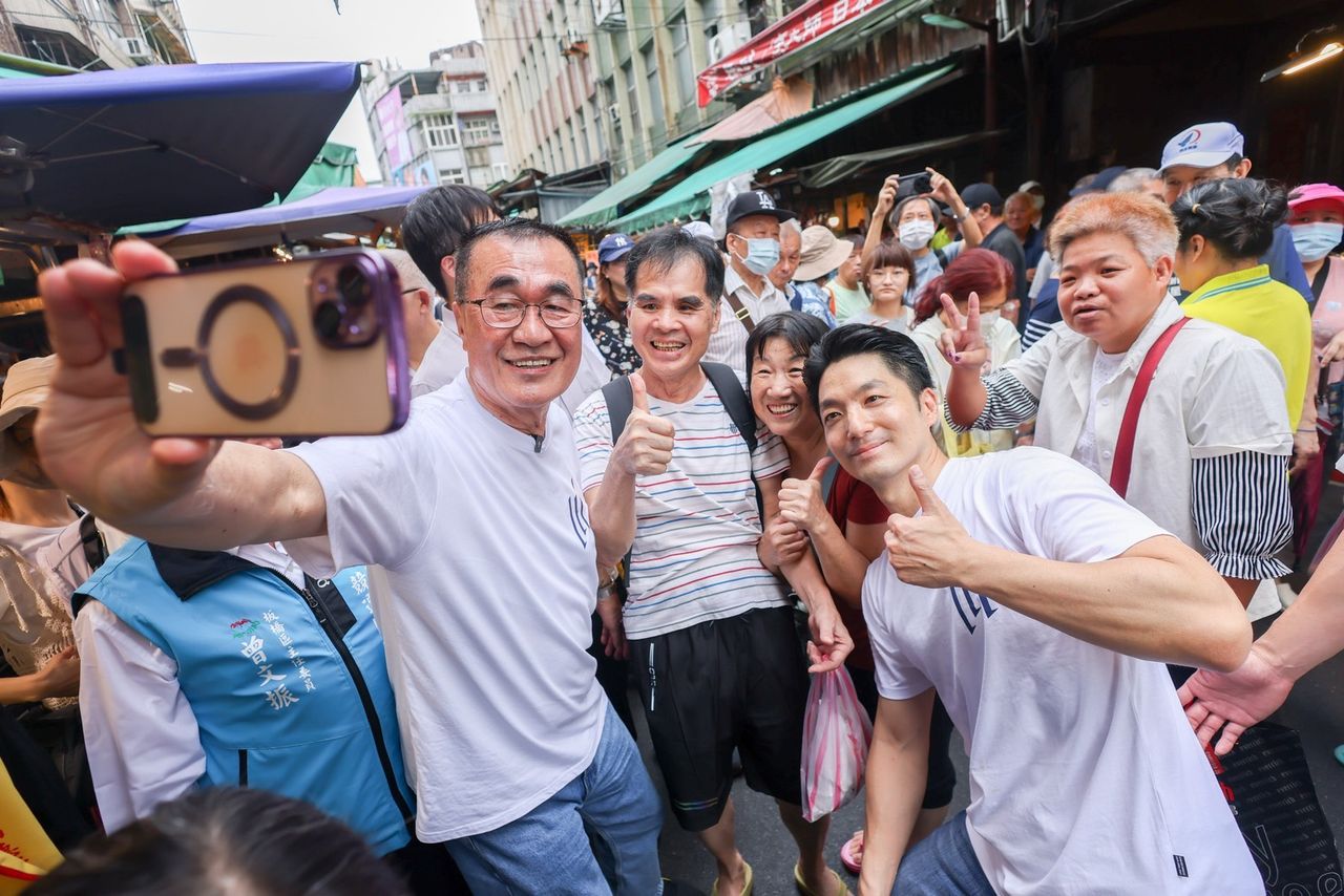 李四川蔣萬安合體掀旋風!板橋掃街人氣爆棚