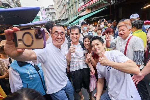 李四川蔣萬安合體掀旋風！板橋掃街人氣爆棚 