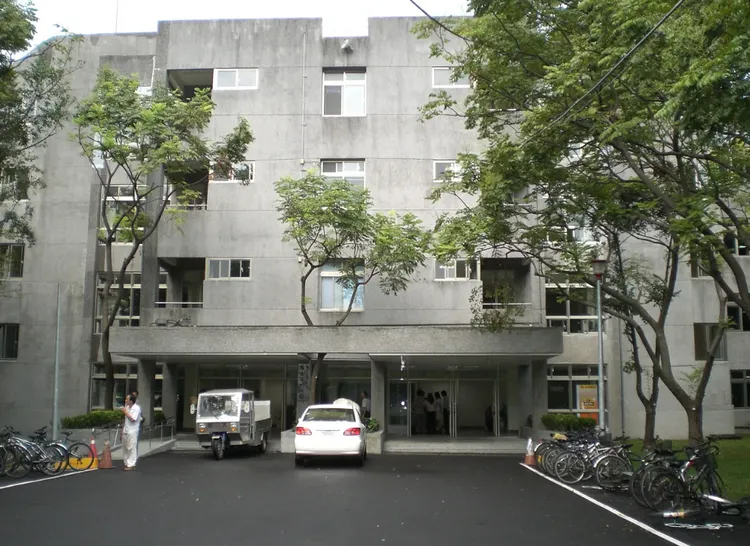 台大男一舍近日頻傳有人在浴室大便，學生在浴室蹲點守候，凌晨1點多揪出拉屎哥。翻攝台大官網