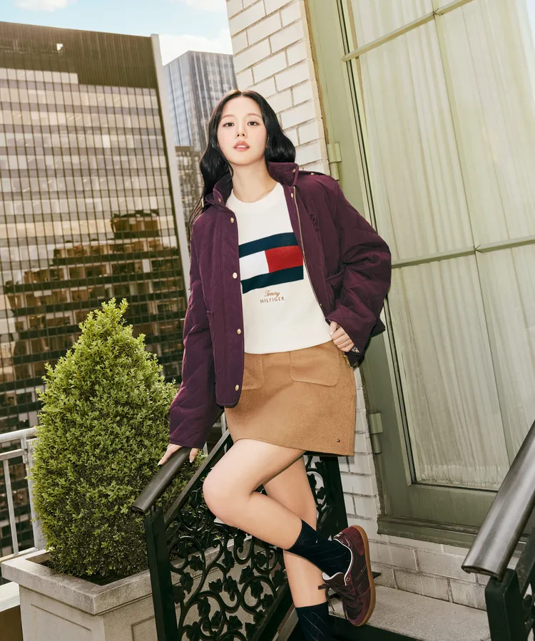 Jisoo以短裙曬出修長美腿。品牌提供