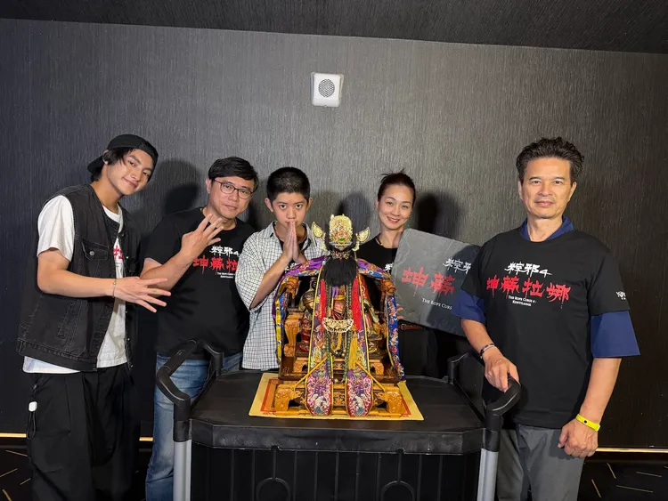 胡語恆（左起）、導演廖士涵、陳少卉、陳雪甄、李興文。華影提供