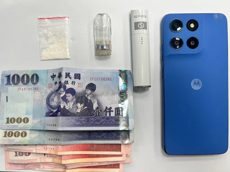 林姓車手搜出贓款及毒品。翻攝畫面