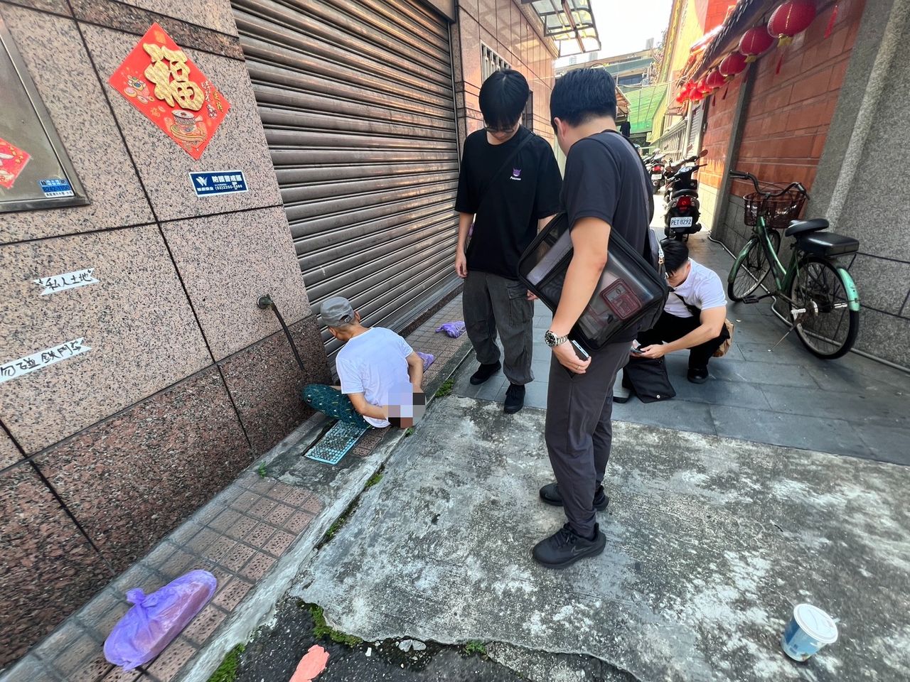 一句「涉案」!退休婦遭假檢警騙走存摺金融卡 1個月遭提領百餘筆痛失554萬