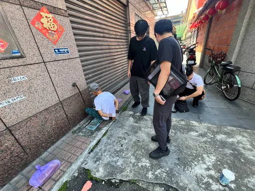 一句「涉案」！退休婦遭假檢警騙走存摺金融卡　1個月遭提領百餘筆痛失554萬