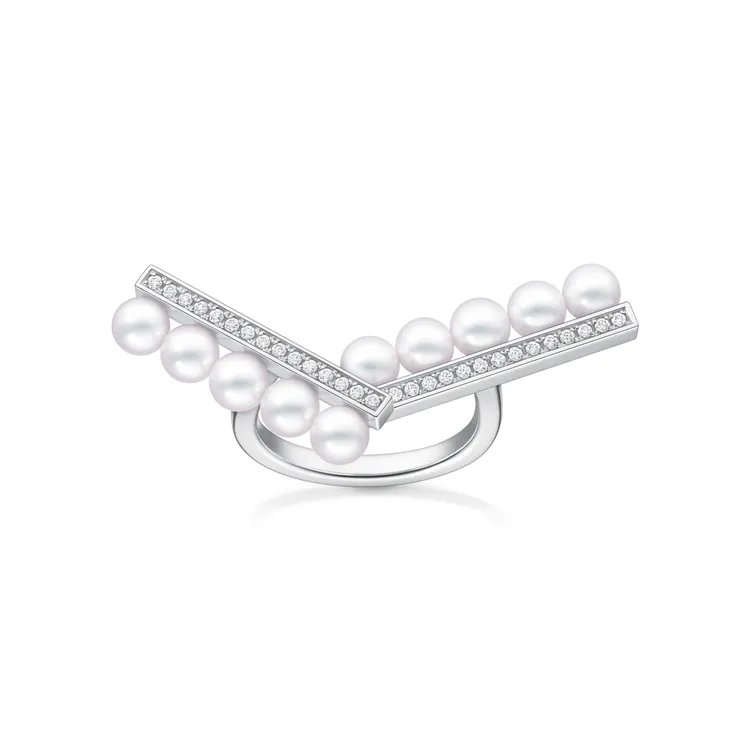 TASAKI balance arm diamonds pavé 阿古屋珍珠鑲鑽戒指，33萬8000元。品牌提供