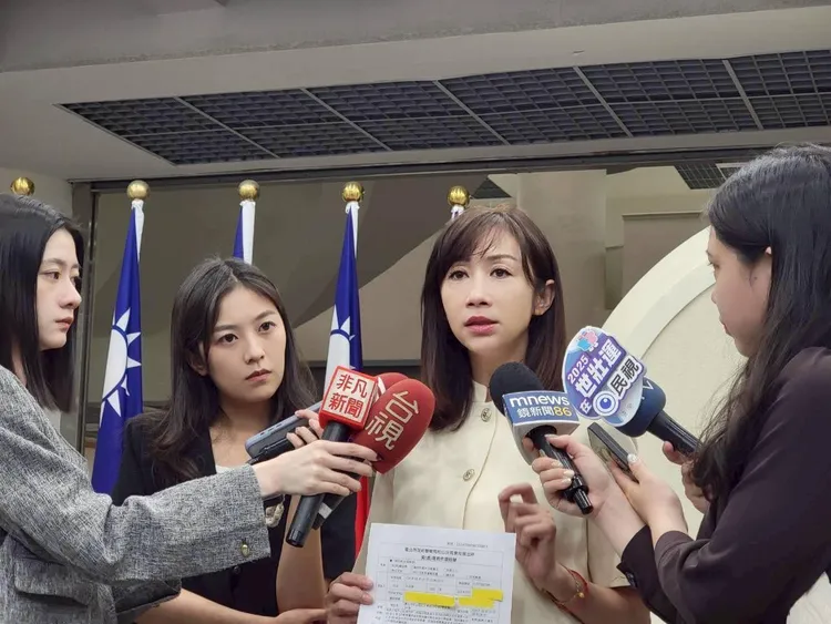 許淑華接受媒體聯訪。許淑華臉書