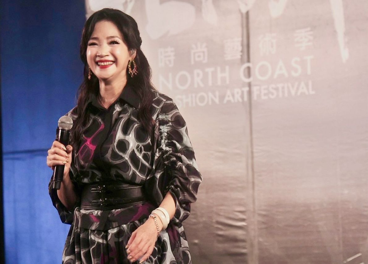 軍中情人方季惟優雅現身北海岸 獻出時尚處女走秀