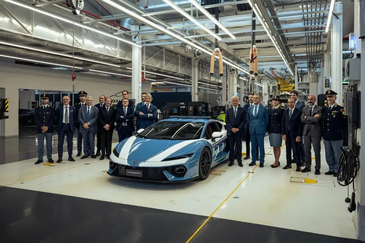 Lamborghini與義大利警察合作始於2004年，歷代警車包含Gallardo、Huracán與Urus Performante，過去已完成超過200次器官運送任務。原廠照片