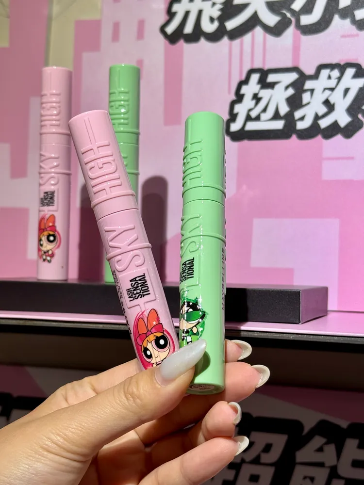 媚比琳飛天翹防水睫毛膏（黑色），469元。張家玲攝