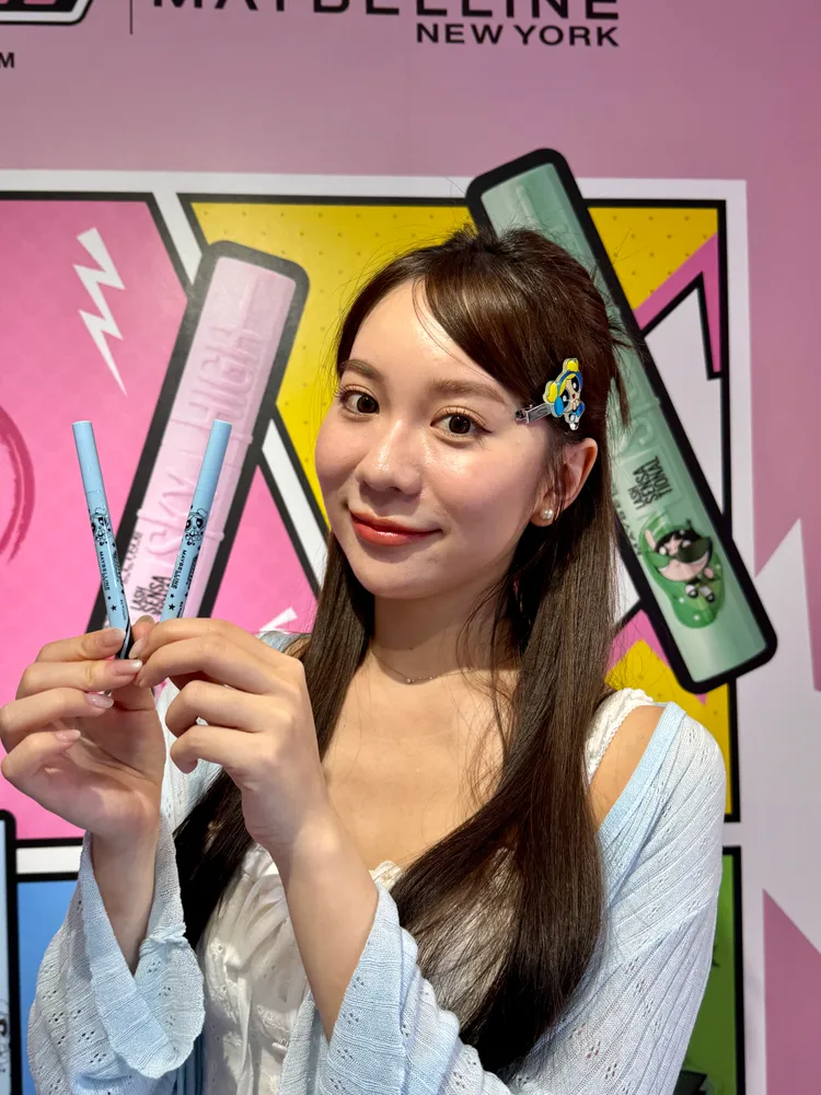 媚比琳攜手《飛天小女警》推出聯名彩妝。張家玲攝