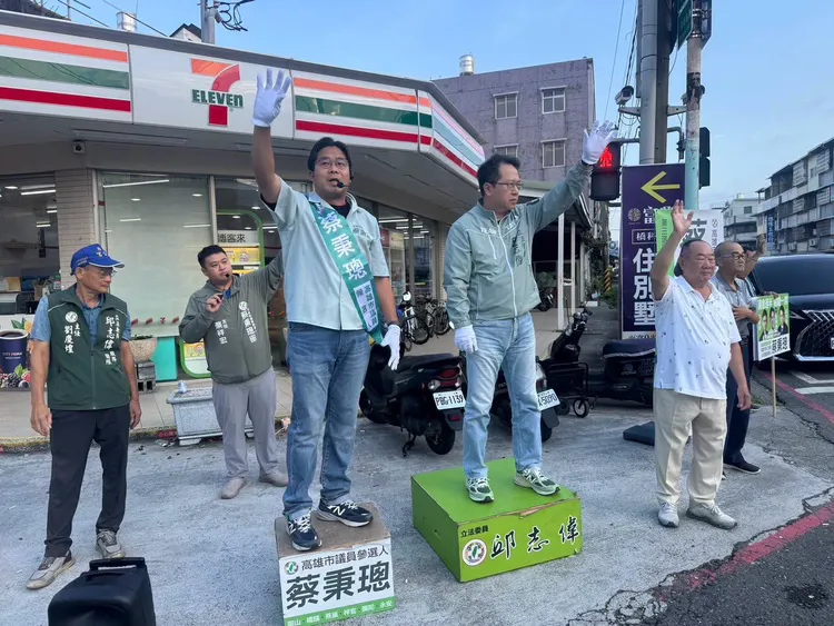 蔡秉璁加入邱志偉團隊，推動城市的轉型與進步。翻攝畫面