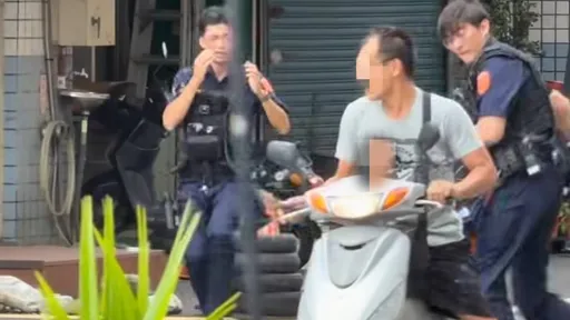花蓮男子持刀街頭襲警　警追捕男攀屋簷逃亡被捕了