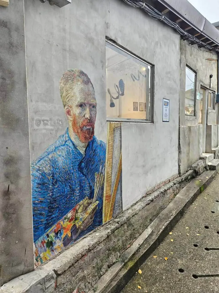 臺北市政府文化局推出「臺北文化小旅行：梵谷篇」，將梵谷作品融入市民生活。翻攝自台北市長蔣萬安臉書