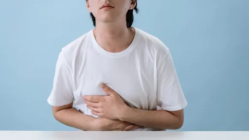 3寶爸暴瘦10公斤！胃鏡一照「食道整圈癌」　醫揭致癌元凶