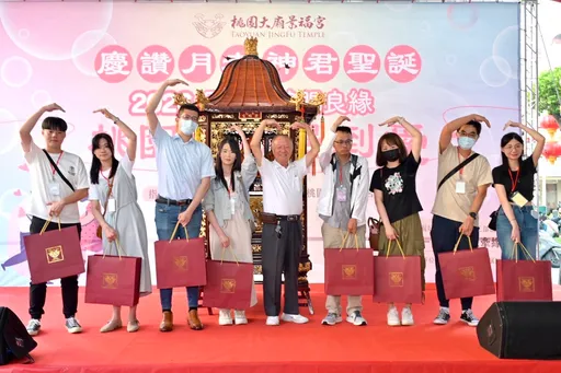 桃園大廟景福宮未婚聯誼登場　中秋佳節9對男女幸運配對