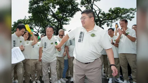 蔡易餘披掛上陣拚嘉義縣長　翁章梁接力「交棒」喊團結