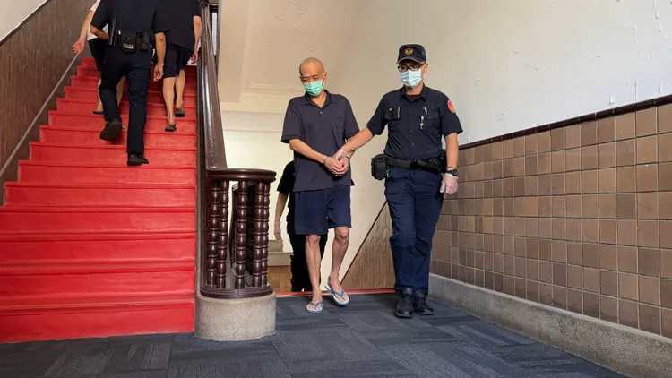 閃兵集團首腦陳志明因案服刑也被押解出庭。張欽攝