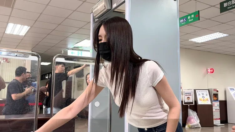 闕沐軒今天出庭，看得出有經過一番打扮。張欽攝