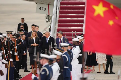 習近平抵美就收大禮！川普不只高規格接機　美中貿易休兵再延2個月