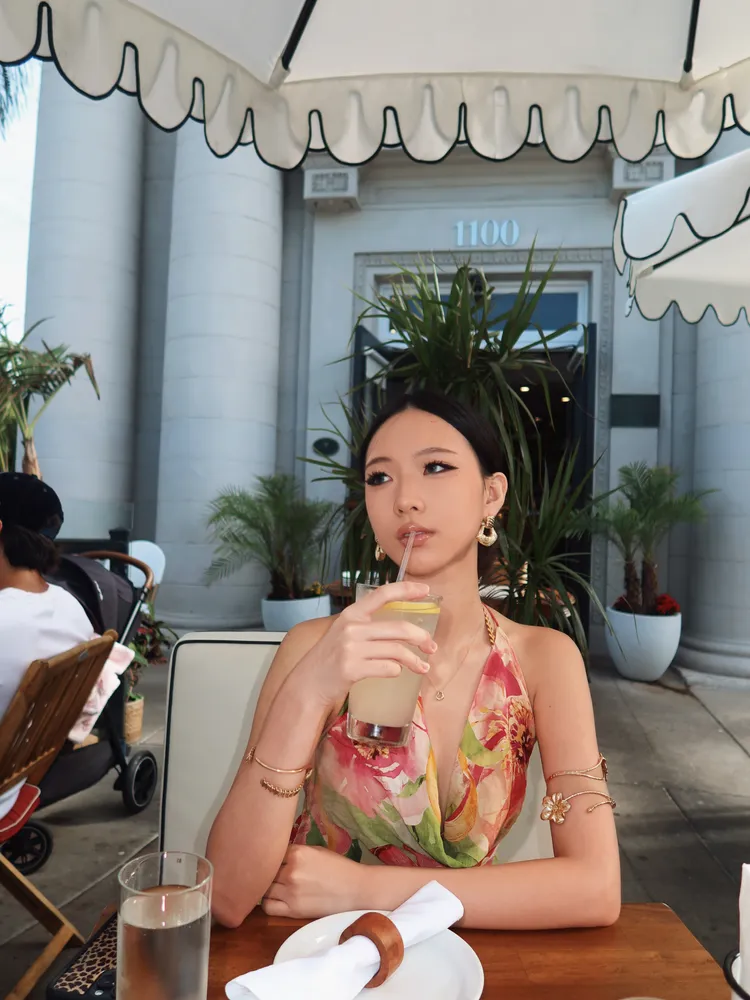 Elly搭配的飾品也很吸睛。翻攝Elly IG