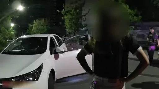 女駕駛自撞電線桿！現場飄散特殊氣味露餡　鼓山警查獲毒品咖啡包及愷他命