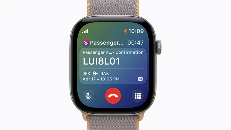 watchOS 27強化通話情境辨識功能，Apple Watch可在通話期間顯示郵件中的航班確認資訊，讓使用者不必切換裝置，也能快速查看行程細節。Apple