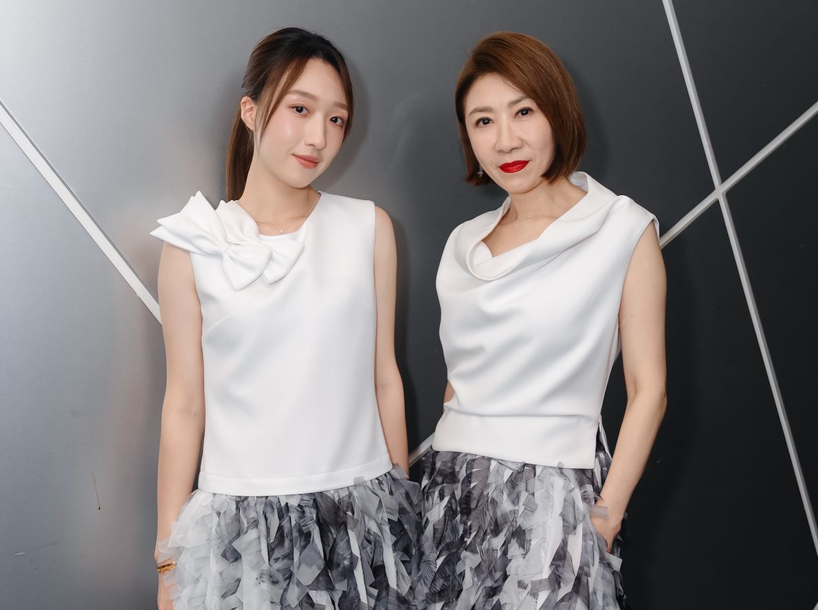 李翊君母女同台像「姐妹」吸睛 賴佩霞感性重逢80年代自己