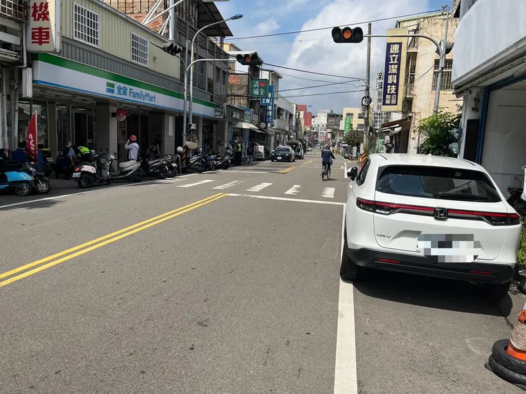 事故發生在苗栗市新東街141巷口。民眾提供